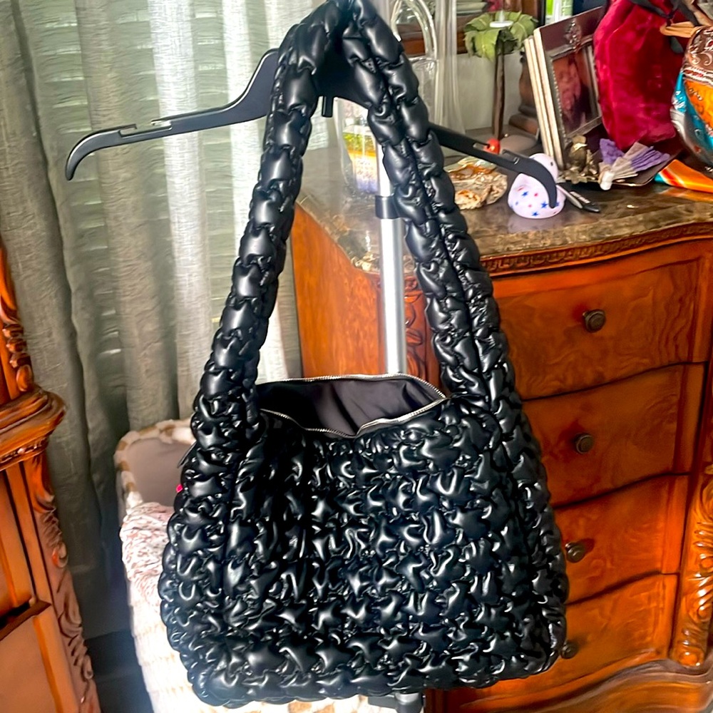 🖤Black puffer purse!